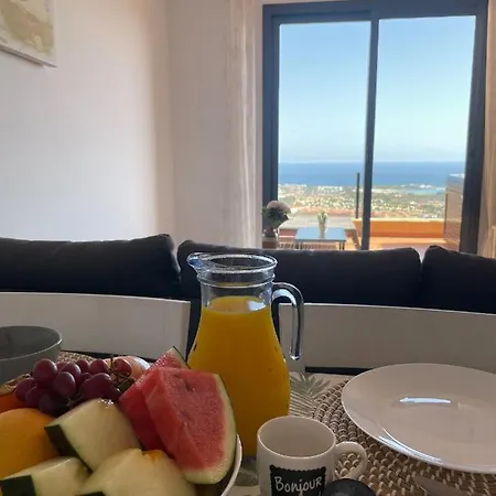 Miramar Home, Ocean View Holiday home *